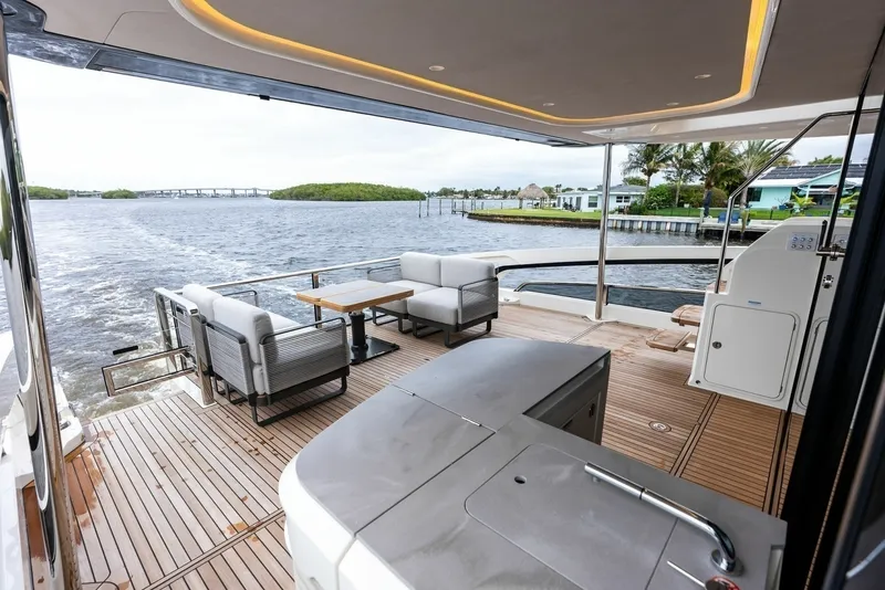 Slide: The Image of 2026 Absolute 62 Navetta NEW - 6710765