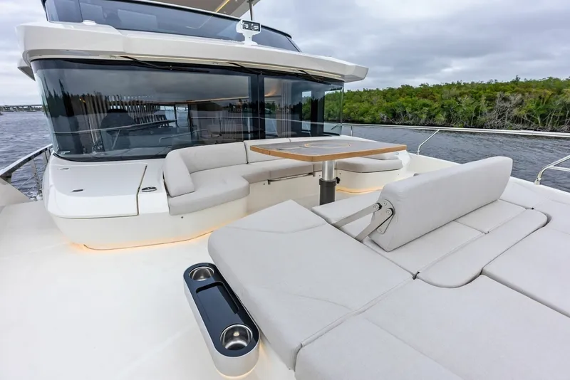 Slide: The Image of 2026 Absolute 62 Navetta NEW - 6710773