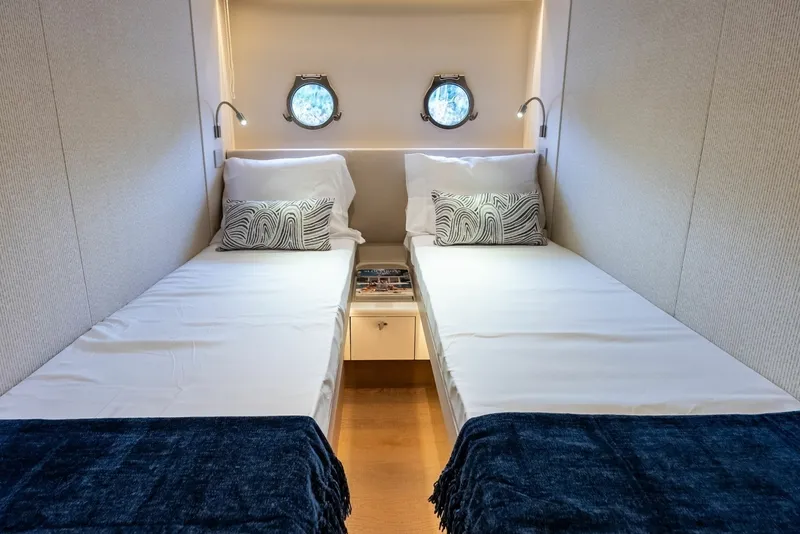 Slide: The Image of 2026 Absolute 62 Navetta NEW - 6710747