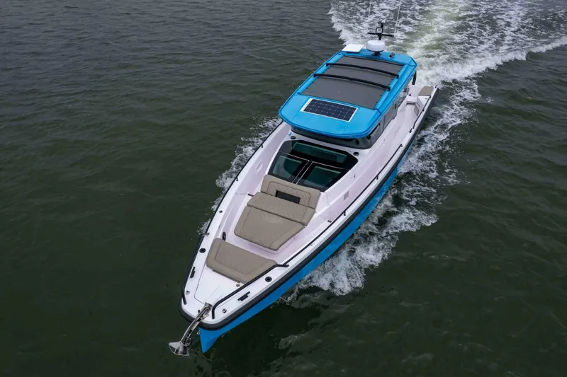 The Image of Axopar XC Cross Cabin 2023 - 5215391