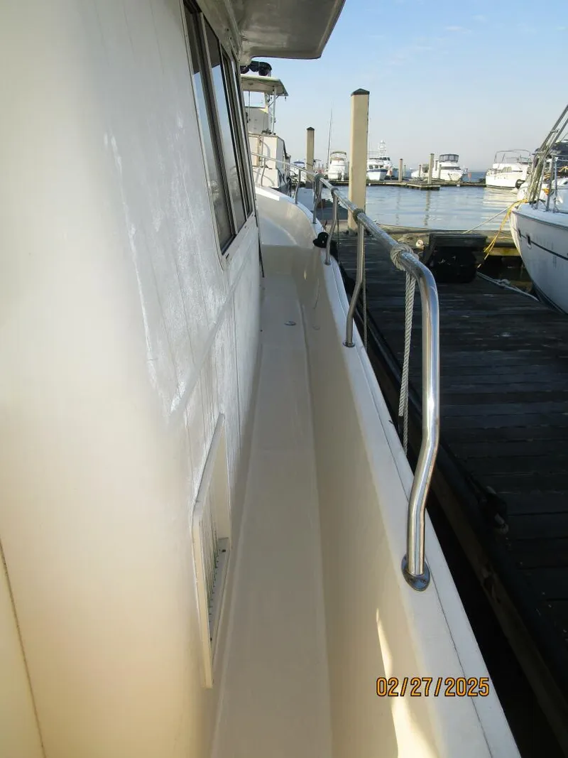 Slide: The Image of 40' Mainship starboard side deck1 - 5082300