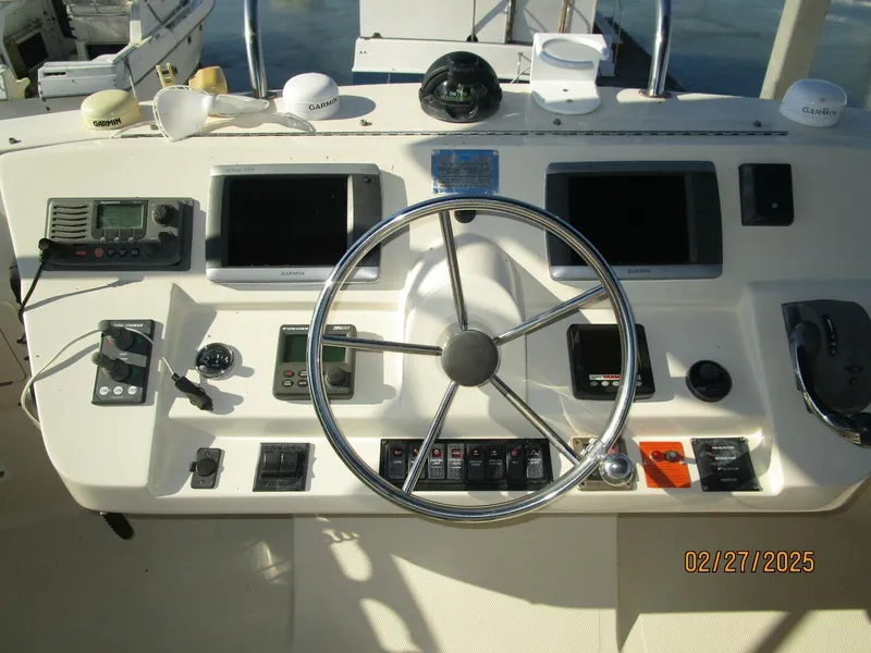 Slide: The Image of 40' Mainship flybridge helm2 - 5082257