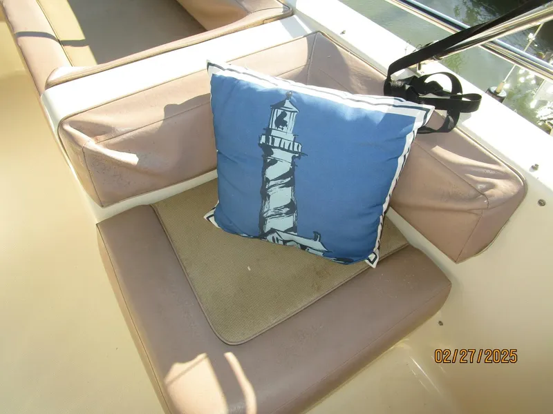 Slide: The Image of 40' Mainship flybridge port forward seating - 5082259