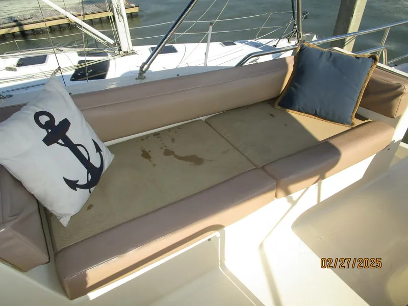 Slide: The Image of 40' Mainship flybridge starboard aft seating - 5082264