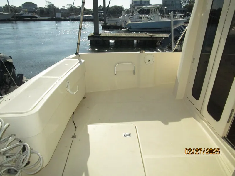 Slide: The Image of 40' Mainship aftdeck port - 5082239