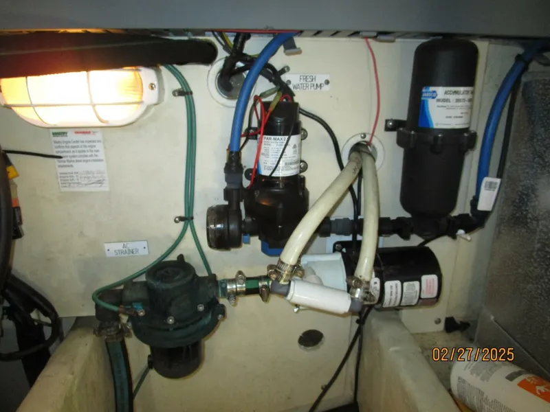 Slide: The Image of 40' Mainship fresh water system - 5082270