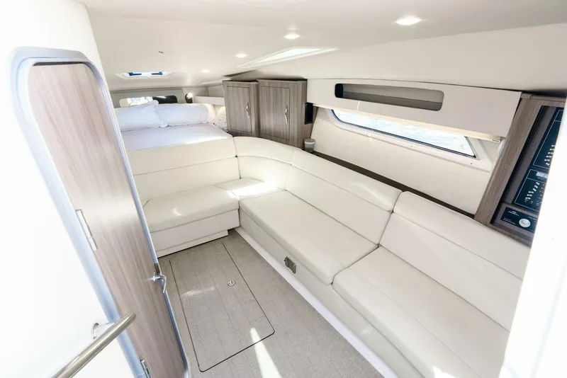 Slide: The Image of Regal 35 Sport Coupe 2020 - 5083107