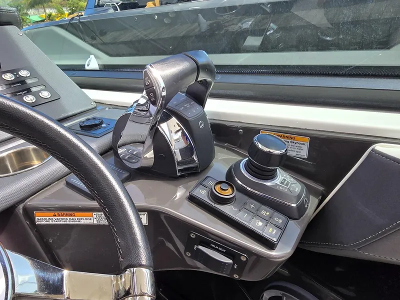 Slide: The Image of Monterey 378 SE 2018 - 5116841