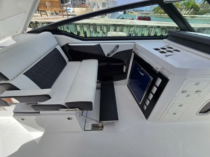 Slide: The Image of Monterey 378 SE 2018 - 5116843