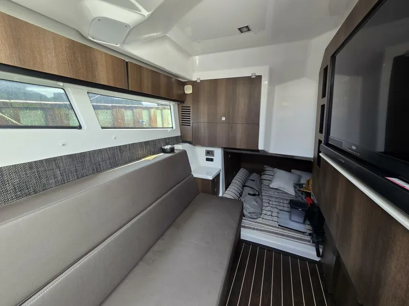 Slide: The Image of Monterey 378 SE 2018 - 5116839