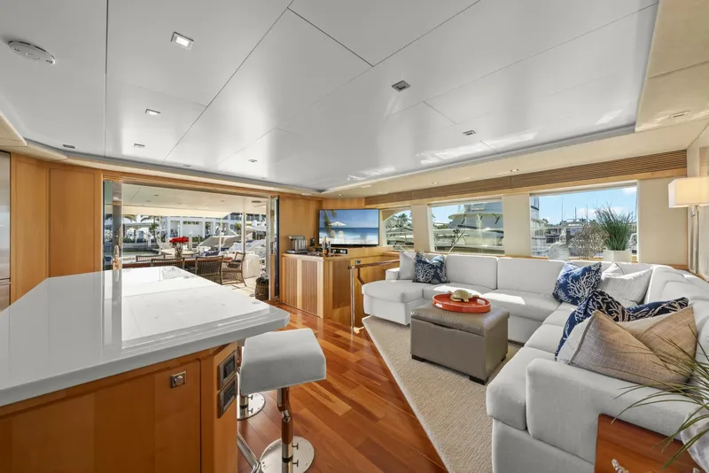 Slide: The Image of 2013 Horizon PC60 - Salon & Dinette - 5125711