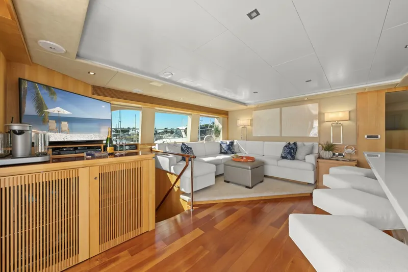 Slide: The Image of 2013 Horizon PC60 - Salon & Dinette - 5125712