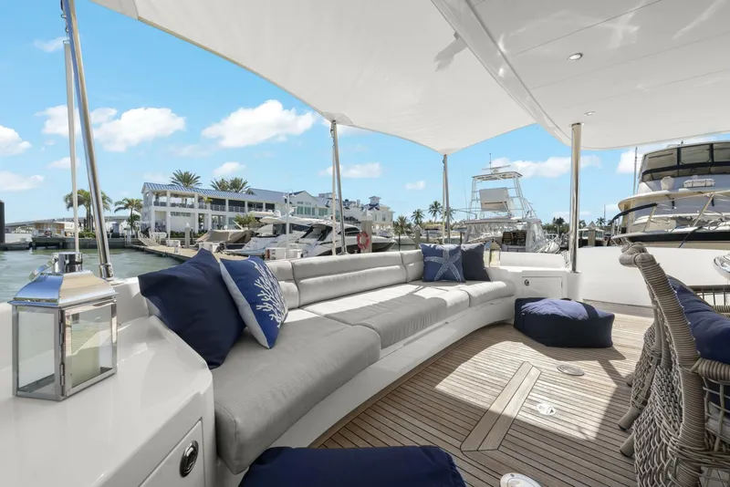 Slide: The Image of 2013 Horizon PC60 - Aft Deck Lounge - 5125702