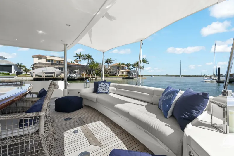 Slide: The Image of 2013 Horizon PC60 - Aft Deck Lounge - 5125703