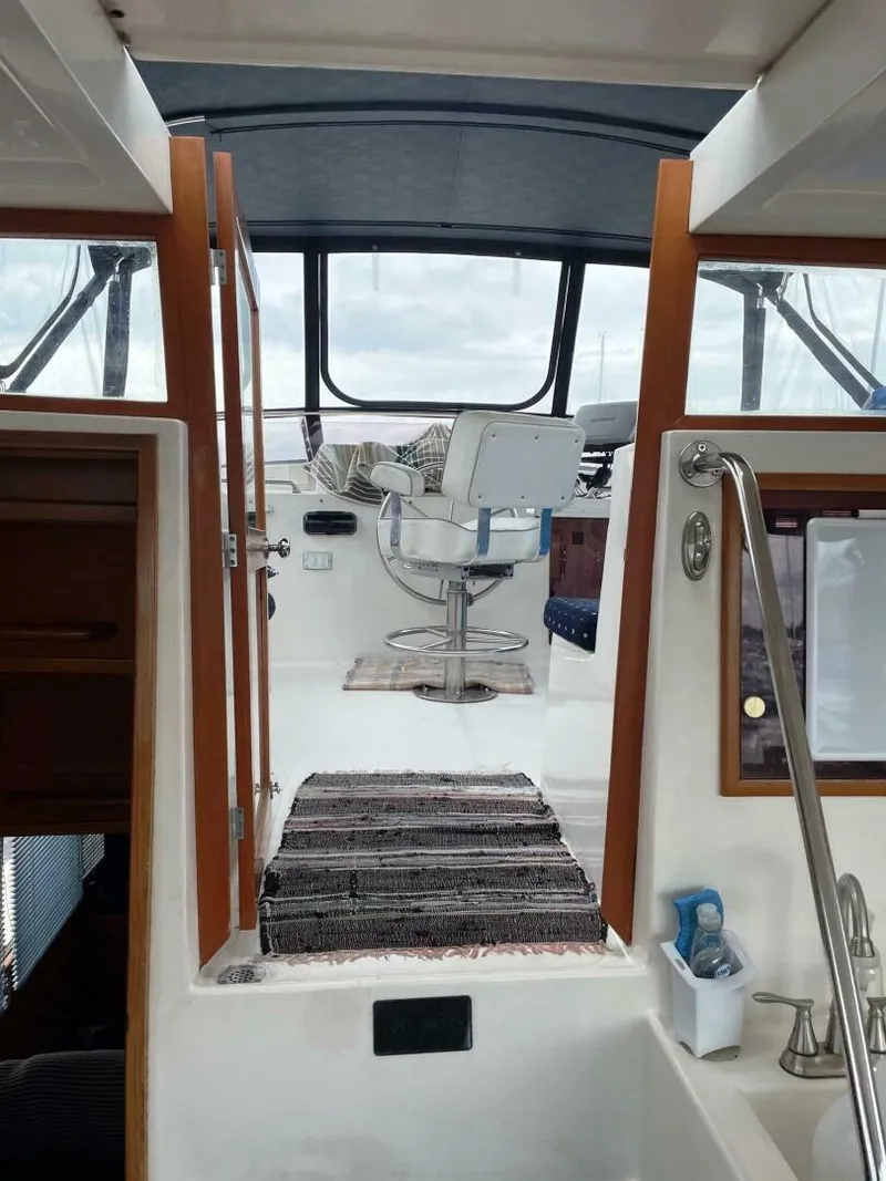 Slide: The Image of Marine Trader 47 Cockpit Motor Yacht 1989 - 5086766