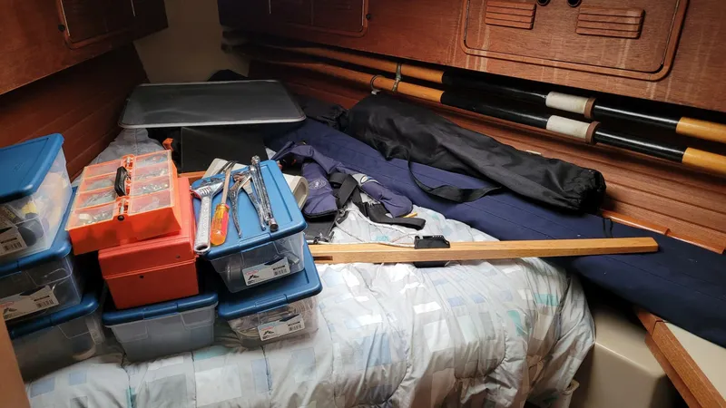 Slide: The Image of Vee Berth - 5087087