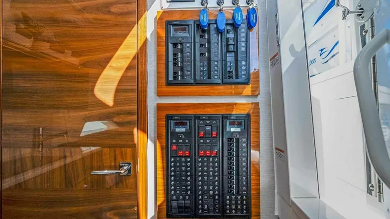 Slide: The Image of Valhalla Boatworks 46 2023 - 5087962