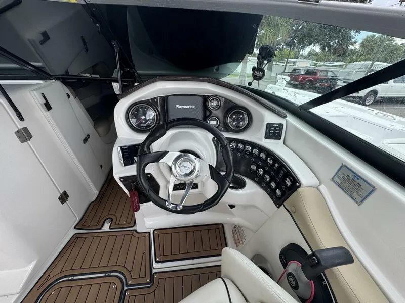 Slide: The Image of Rinker QX 29 2017 - 5088618