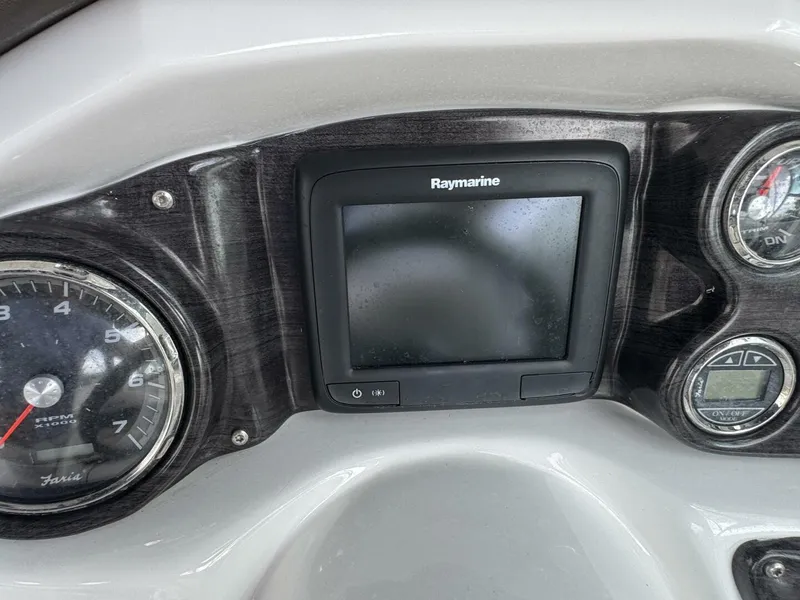 Slide: The Image of Rinker QX 29 2017 - 5088632