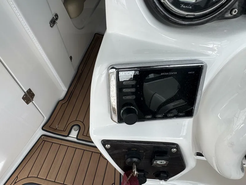 Slide: The Image of Rinker QX 29 2017 - 5088634