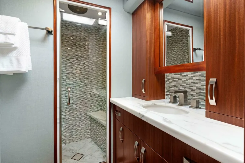 Slide: The Image of Hatteras GT63 2016 - 5089104