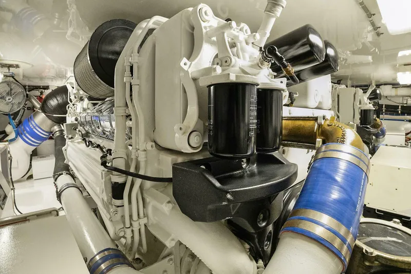 Slide: The Image of Hatteras GT63 2016 - 5089125