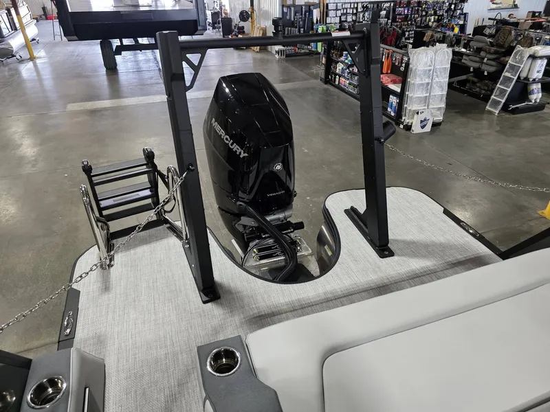 Slide: The Image of Alera M25L Tritoon 2027 - 12