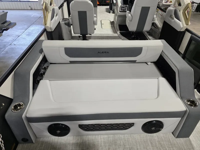 Slide: The Image of Alera M25L Tritoon 2027 - 1