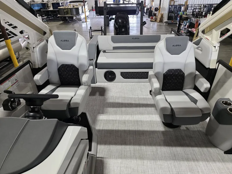 Slide: The Image of Alera M25L Tritoon 2027 - 9