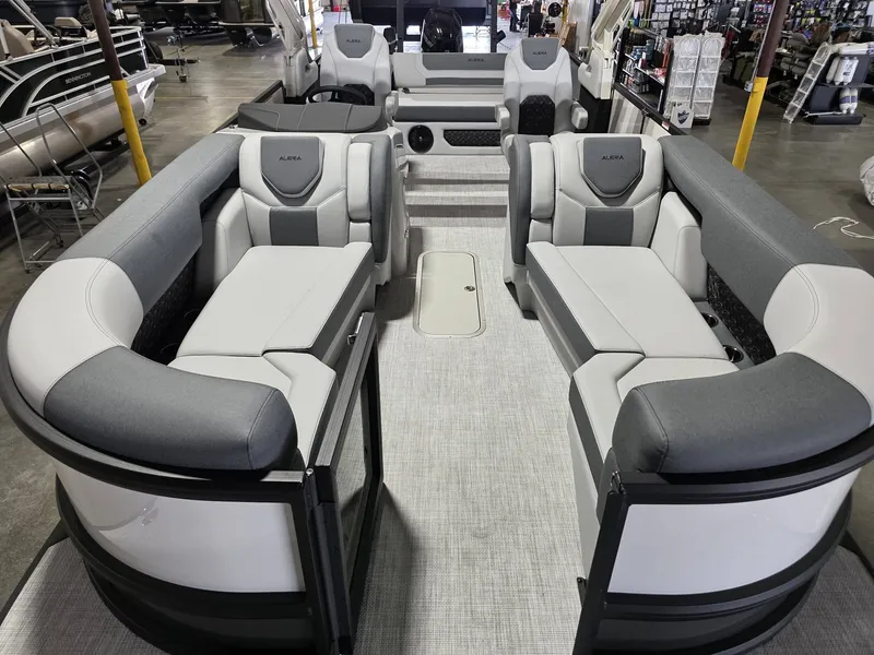 Slide: The Image of Alera M25L Tritoon 2027 - 10