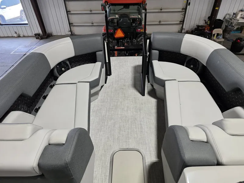 Slide: The Image of Alera M25L Tritoon 2027 - 4
