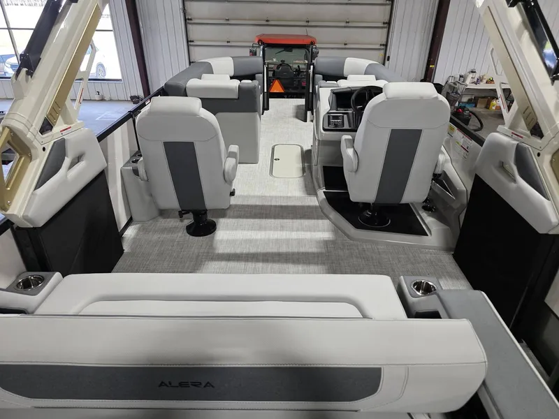 Slide: The Image of Alera M25L Tritoon 2027 - 2