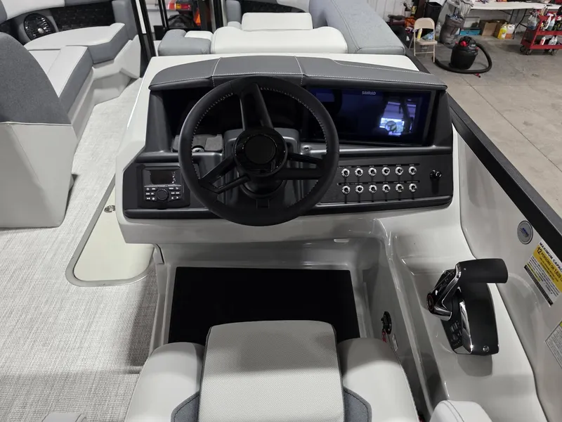 Slide: The Image of Alera M25L Tritoon 2027 - 3