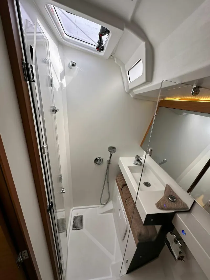 Slide: The Image of Jeanneau 440 Sun Odyssey 2019 - 5089689