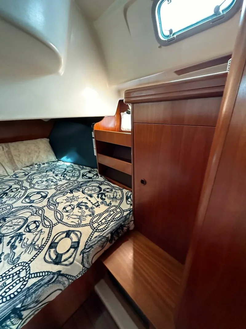 Slide: The Image of Beneteau 411 Oceanis 2002 - 5090766