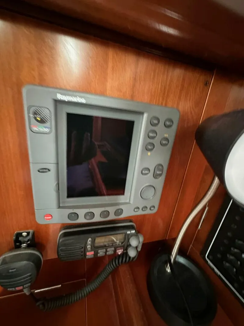 Slide: The Image of Beneteau 411 Oceanis 2002 - 5090776