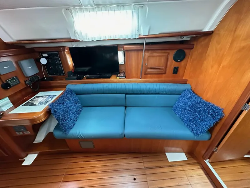 Slide: The Image of Beneteau 411 Oceanis 2002 - 5090786