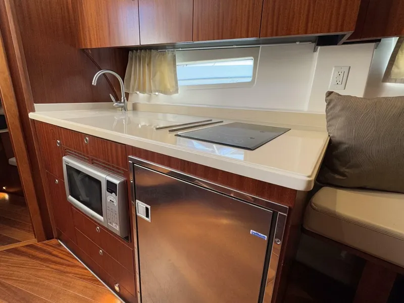 Slide: The Image of Pursuit 365i Sport Coupe 2015 - 5092200