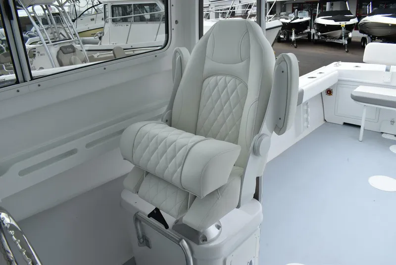 Slide: The Image of Steiger Craft 255 Miami 2025 - 5092123