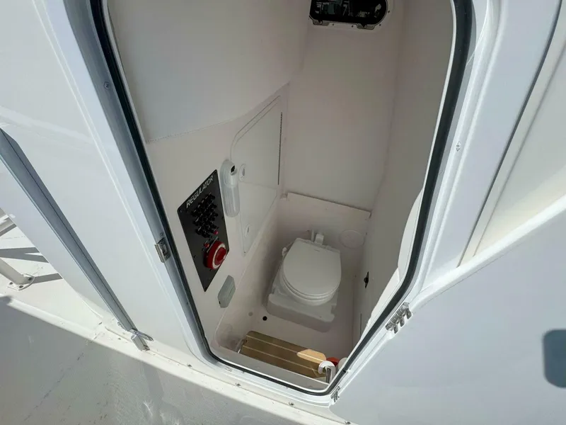 Slide: The Image of Regulator Marine 23fs 2021 - 5222378