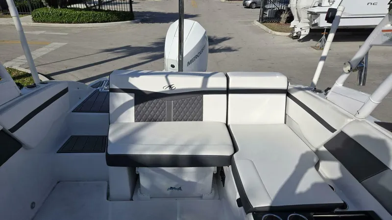 Slide: The Image of Monterey M225 2023 - 5092495