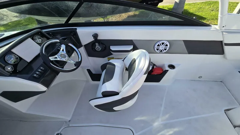 Slide: The Image of Monterey M225 2023 - 5092497