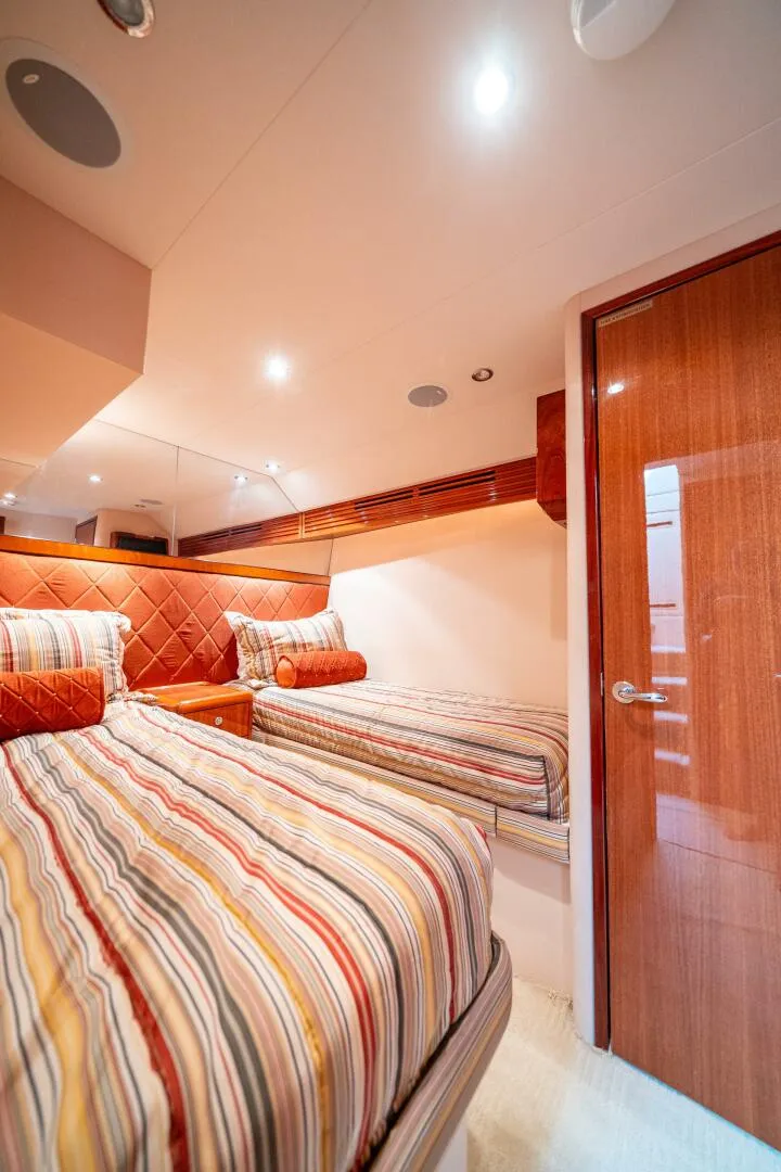 Slide: The Image of Hatteras 64 Motoryacht 2008 - 5262096