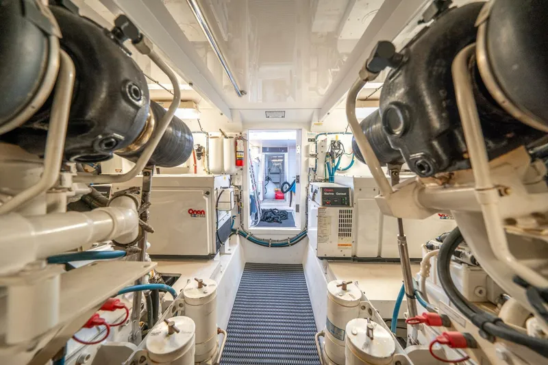 Slide: The Image of Hatteras 64 Motoryacht 2008 - 5262114