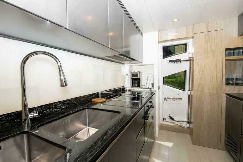 Slide: The Image of Azimut Flybridge 2017 - 5093460