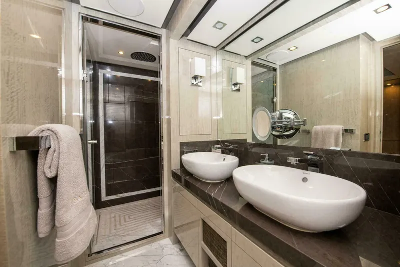 Slide: The Image of Azimut Flybridge 2017 - 5093464