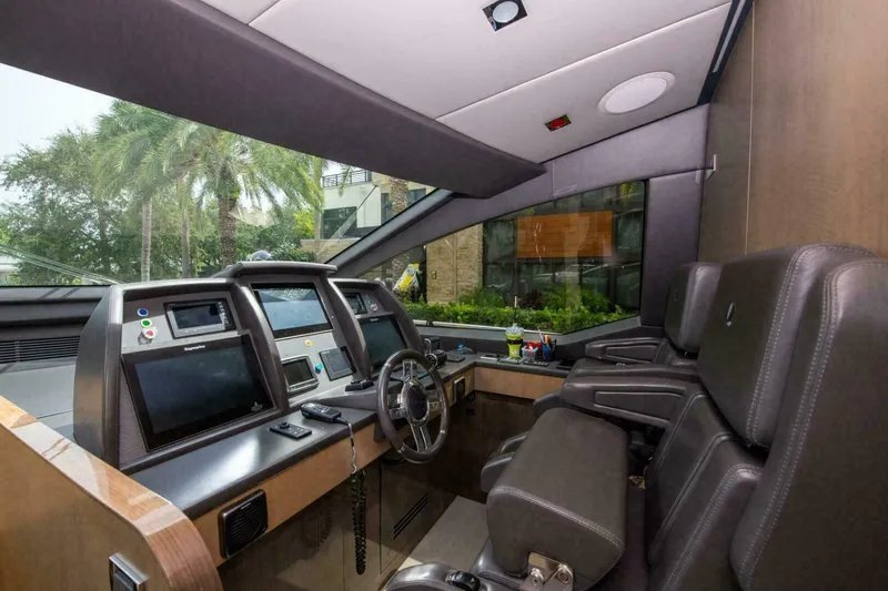 Slide: The Image of Azimut Flybridge 2017 - 5093471