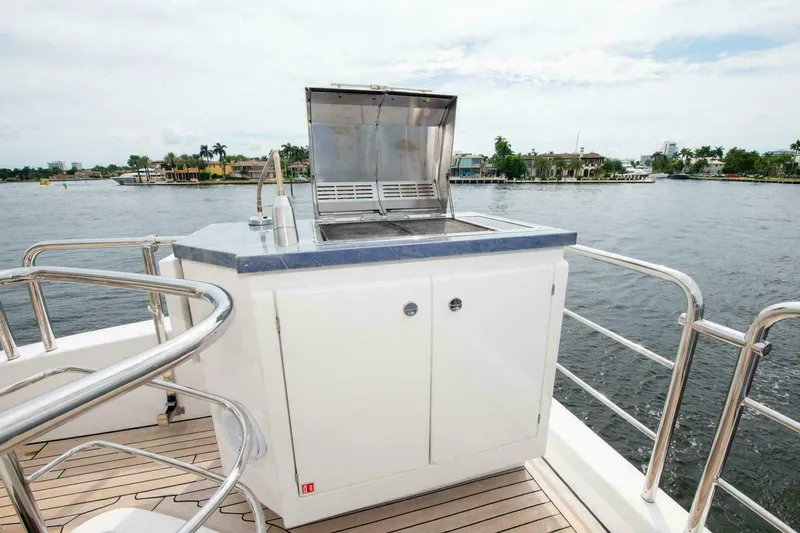 Slide: The Image of Azimut Flybridge 2017 - 5093477