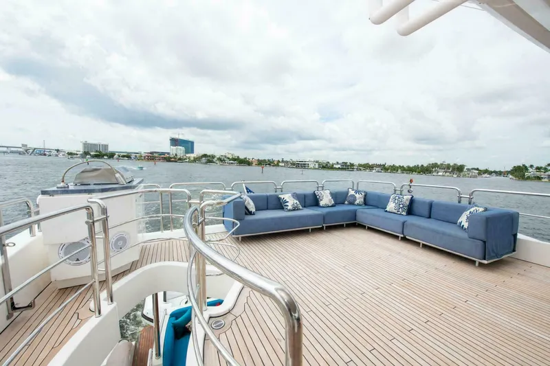 Slide: The Image of Azimut Flybridge 2017 - 5093478