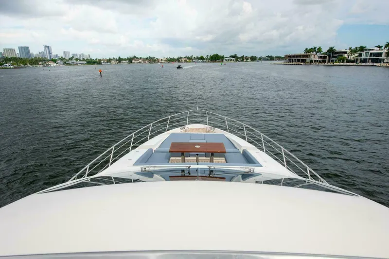 Slide: The Image of Azimut Flybridge 2017 - 5093480